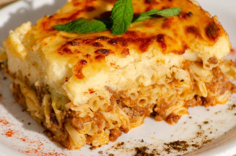 Paste cu carne de vită și sos bechamel