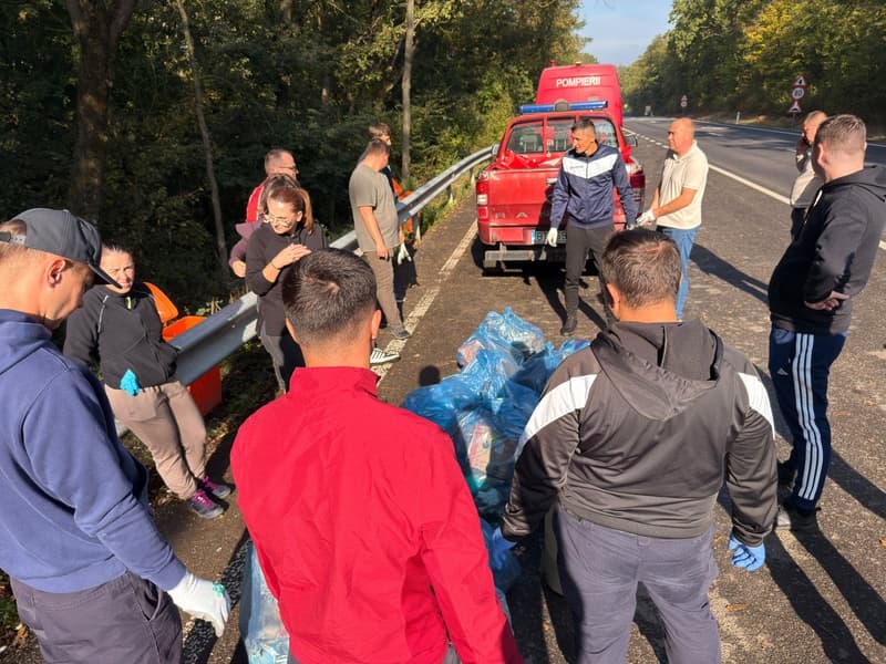 Pompierii botoșăneni s-au alăturat campaniei naționale de ecologizare „Ziua Națională de Curățenie”