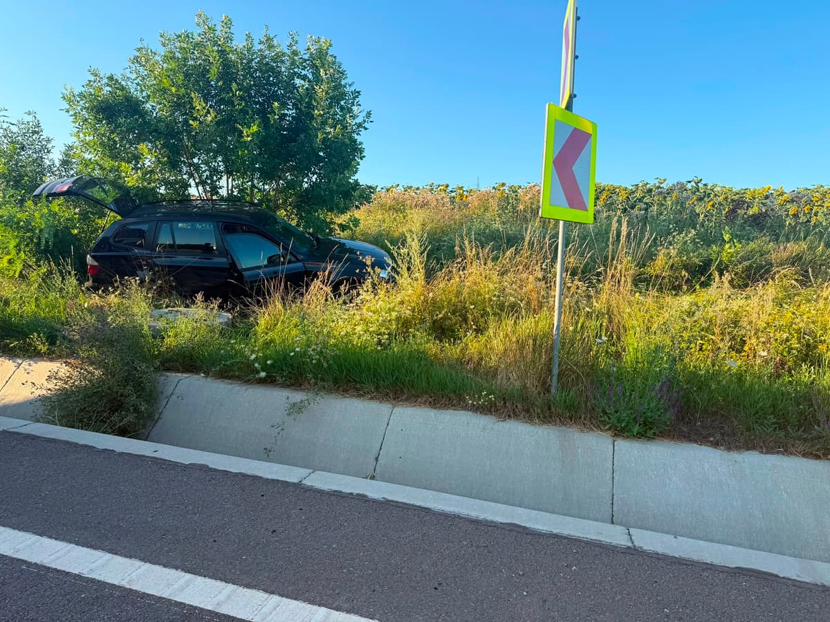 Două mașini implicate într-un accident în apropiere de Stăuceni