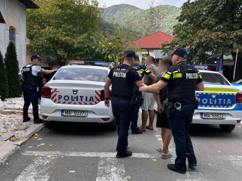 Tineri sancționați pentru tulburarea ordinii și liniștii publice. Peste 50 de intervenții ale polițiștilor în ultimele 24 de ore
