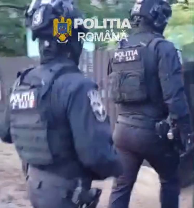 Trei percheziții desfășurate de poliție la persoane bănuite de braconaj