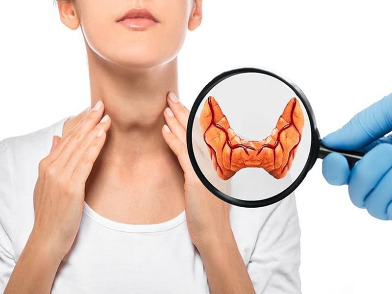 Semne care arată că tiroida ta produce prea mulți hormoni