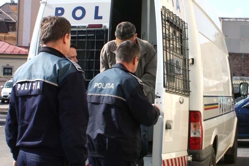 Dorohoian reținut după ce și-a amenințat mama și a încălcat ordinul de protecție