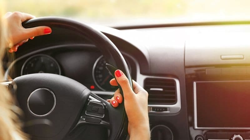 Dosar penal pentru o femeie din Darabani prinsă la volan fără permis și beată