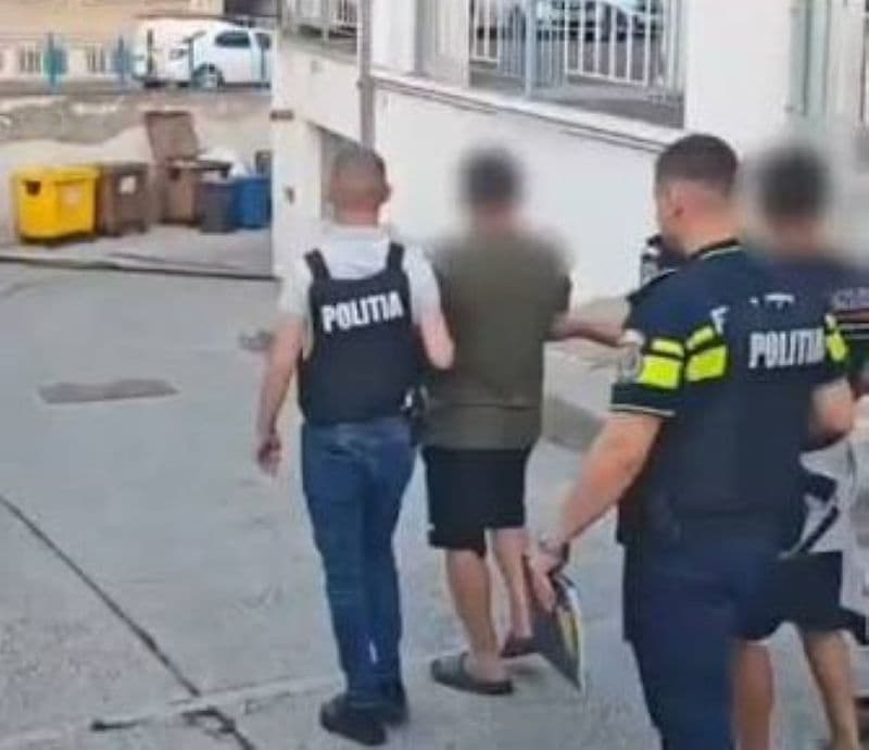 Trei tineri reținuți 24 de ore pentru lovire sau alte violențe și tulburarea ordinii și liniștii publice