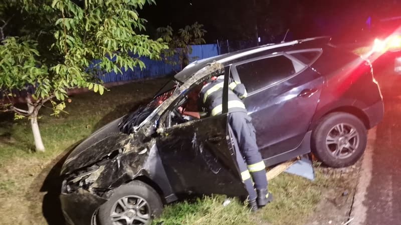 Doi tineri au ajuns la spital în urma unui accident rutier produs în localitatea Cucorăni