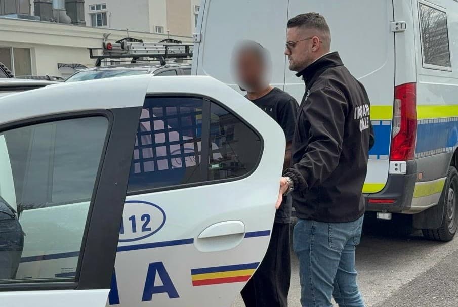 Tânăr în vârstă de 33 de ani, REȚINUT după o „tripletă” penală: A condus o mașină neînmatriculată, beat și fără permis