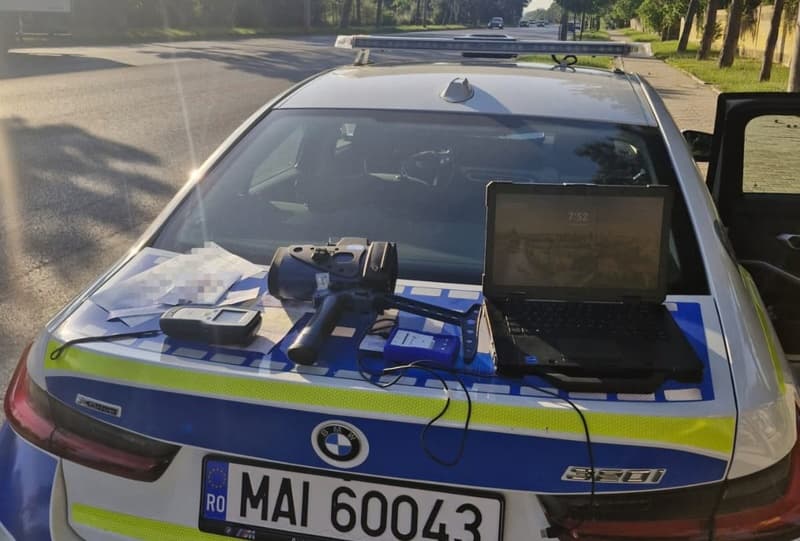 Acțiune a polițiștilor rutieri pentru verificarea legalității transporturilor rutiere