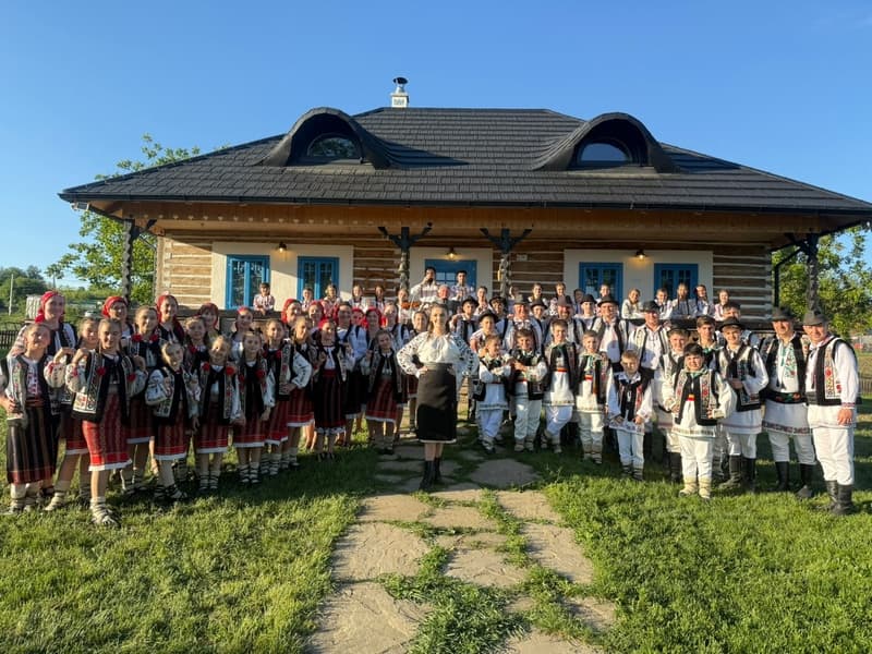 Lorena Dupu lansează videoclipul „Azi întrecerea-i la joc”, o celebrare a jocului popular românesc