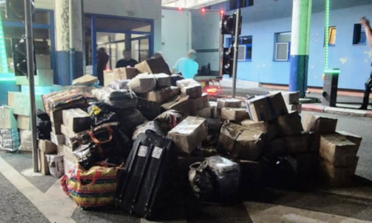 Bunuri accizabile descoperite și sancțiuni de 30.000 de lei aplicate la frontiera de est - FOTO