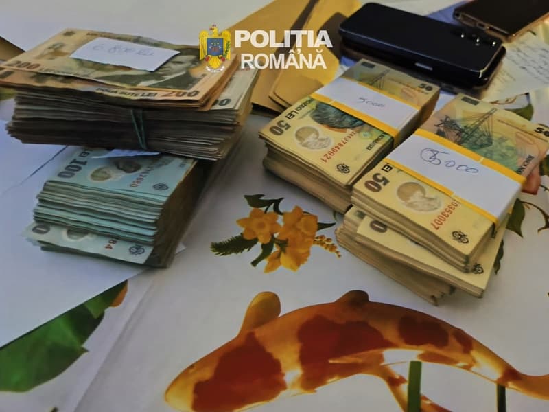 Peste 200.000 de lei ridicați de polițiști din locuința unui bărbat care organiza „tombole” ilegale