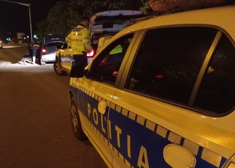 Dosar penal pentru un șofer mort de beat care s-a răsturnat cu mașina