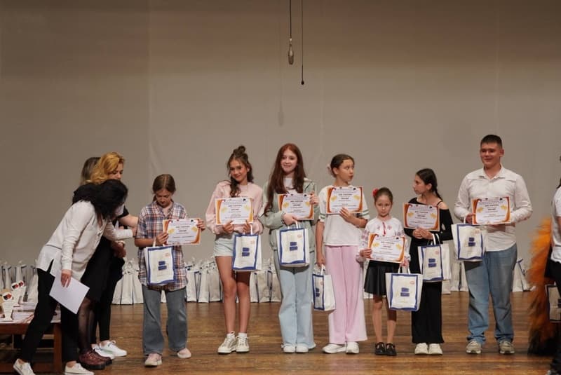 Peste 160 de participanți au urcat pe scenă la Festivalul de Teatru pentru Amatori „Sus Cortina!”, ediția a VI-a