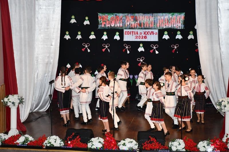 Flori epntru mama 2026_folclor_008