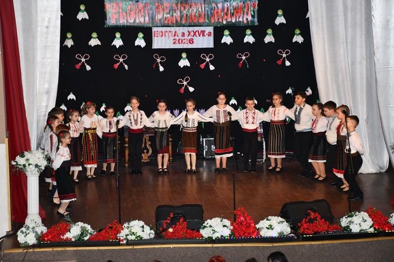 Flori epntru mama 2026_folclor_009