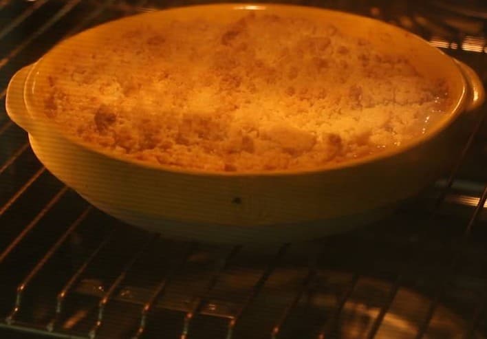 Crumble de mere și pere, crocant și fraged