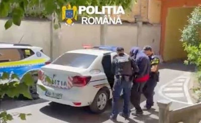 Arestat 30 de zile după ce a furat o mașină și s-a plimbat cu ea pe străzile din Dorohoi. „Viteazul” nu avea nici permis de conducere