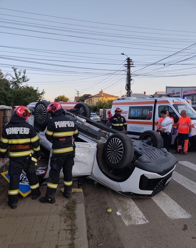 Accident la Botoșani! Șapte persoane au ajuns la spital în urma impactului dintre două mașini