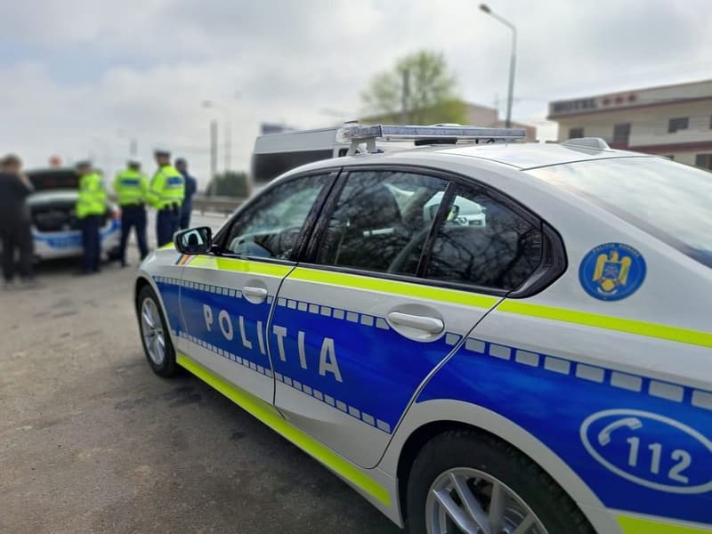 Depistat la volan deși nu avea acest drept. A prezentat polițiștilor un permis de conducere fals