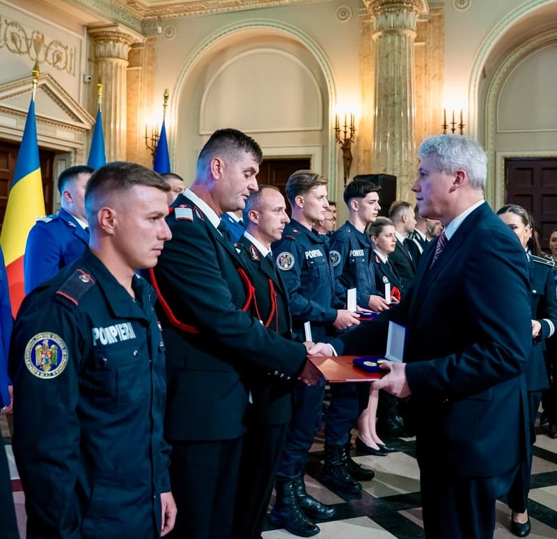 Un subofițer din cadrul ISU Botoșani, Garda de Intervenție Trușești, a primit Emblema de Onoare a MAI