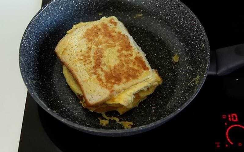 Sandwich expres cu omletă