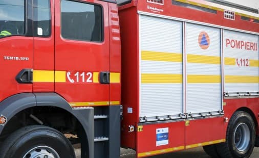 O oală cu mâncare uitată pe foc a creat o situație de risc pentru locatarii unui bloc din Botoșani