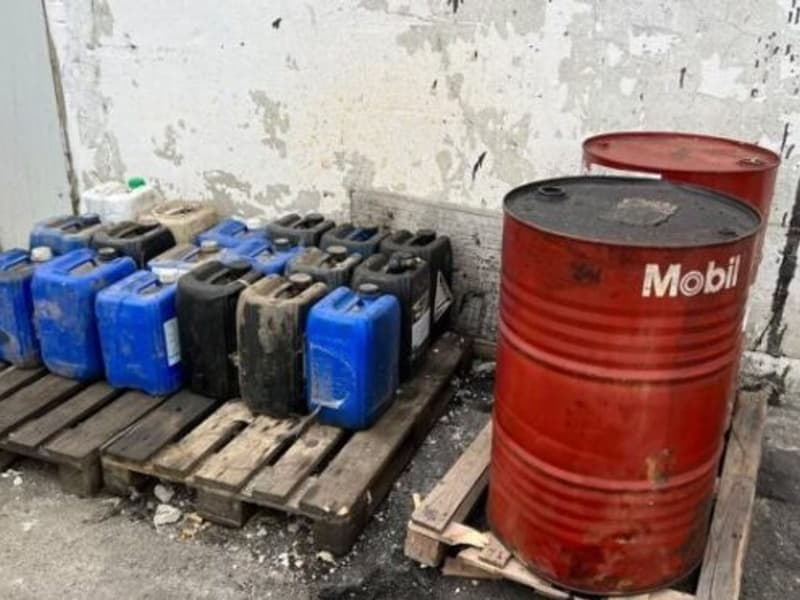 Polițiștii au indisponibilizat peste 500 litri ulei de motor uzat la Dorohoi