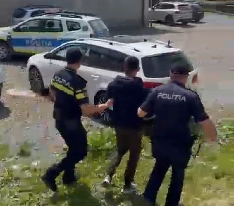 Tineri reținuți pentru că au sustras un autoturism despre care credeau că este abandonat