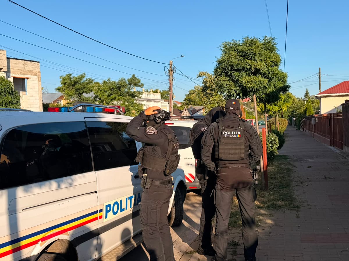 Bărbat reținut în urma perchezițiilor efectuate de polițiști. La locuința sa au fost identificate o parte dintre bunurile sustrase