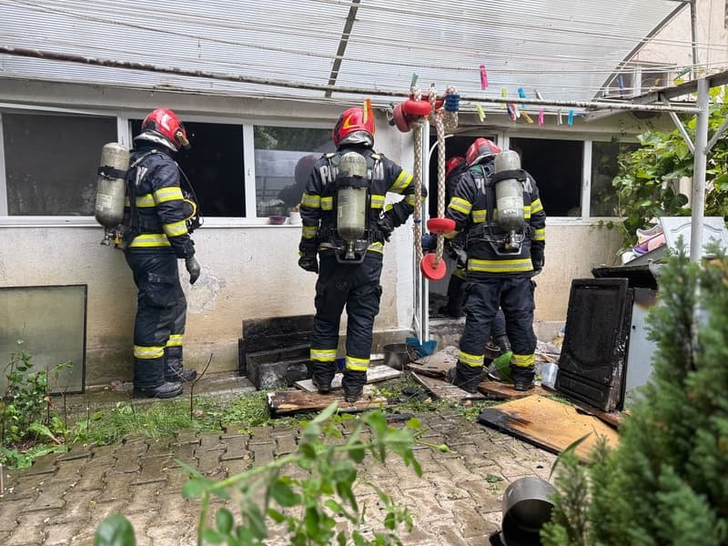 O oală cu mâncare uitată pe aragazul în funcțiune a pus în alertă autoritățile