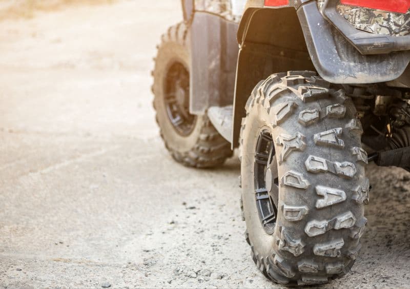 Dosar penal pentru o femeie care conducea un ATV neînregistrat și fără a deține permis de conducere
