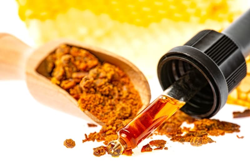 Cum preparăm și cum folosim corect siropul de propolis