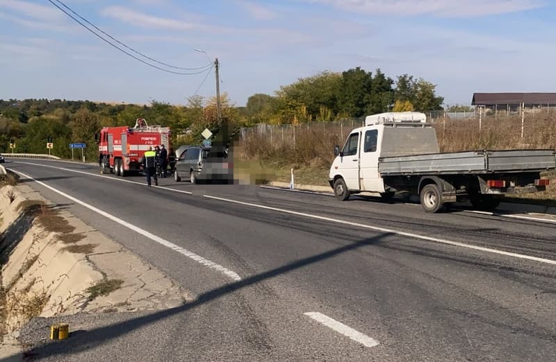 Un copil de 10 ani și mama acestuia au ajuns la spital în urma unui accident