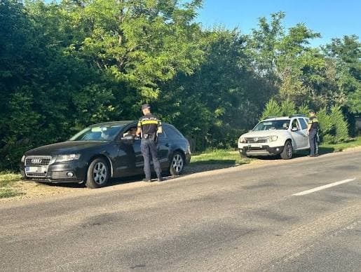 Tânăr depistat la volanul unei mașini fără asigurare și aflat sub influența băuturilor alcoolice