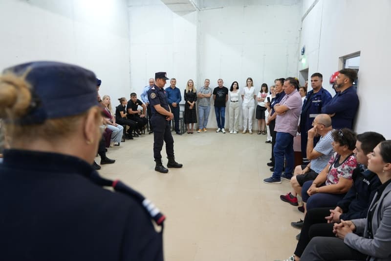 Exercițiu de adăpostire și pregătire în domeniul protecției civile, la un centru comercial din municipiul Botoșani