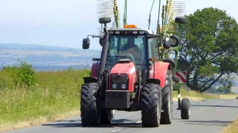 Dosar penal pentru conducerea unui tractor fără a deține permis de conducere