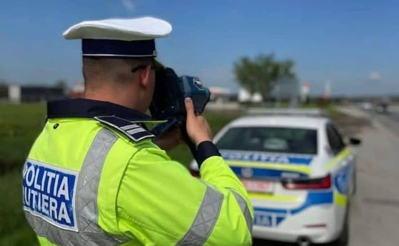 Peste 20 de permise de conducere reținute de polițiști în weekendul care a trecut