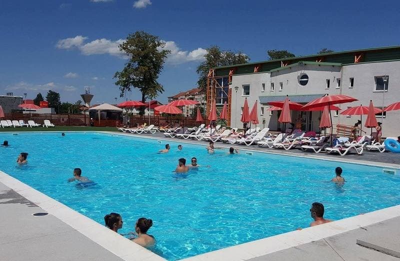 Piscina semiolimpică din Municipiul Dorohoi își redeschide porțile