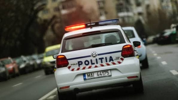 Și-a montat numere de înmatriculare false, după ce polițiștii i-au reținut plăcuțele de înmatriculare ale autoturismului