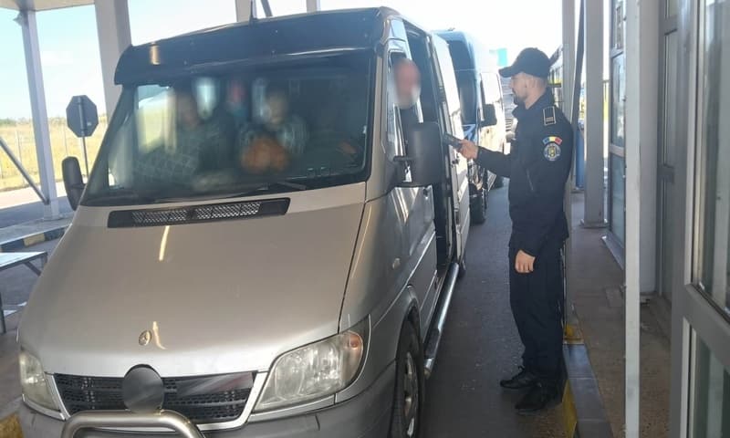 Cetățean român depistat la volanul unui autoturism, deși nu avea acest drept