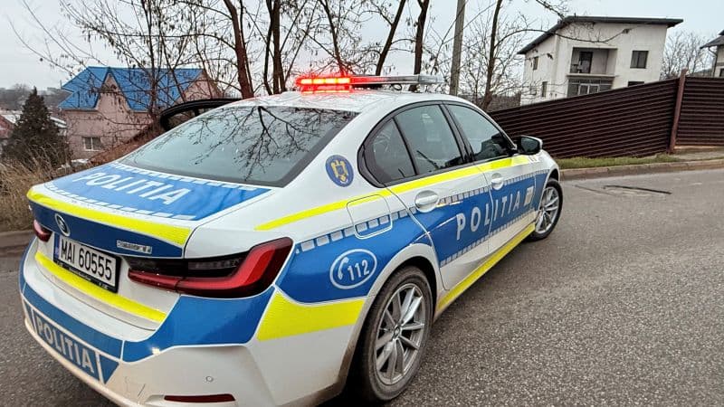 Acțiune a polițiștilor la Dorohoi: un permis, trei certificate și un set de plăcuțe de înmatriculare reținute
