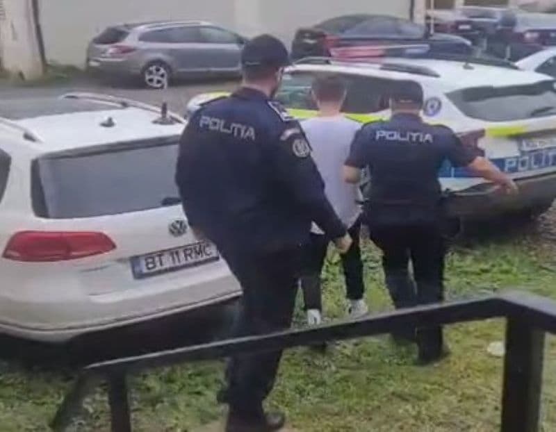 Tânăr din Dorohoi reținut după ce s-a bătut în fața unui bar
