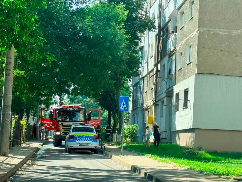 O oală de mâncare uitată pe foc, pericol pentru un apartament de pe Aleea Dumbrava din Dorohoi