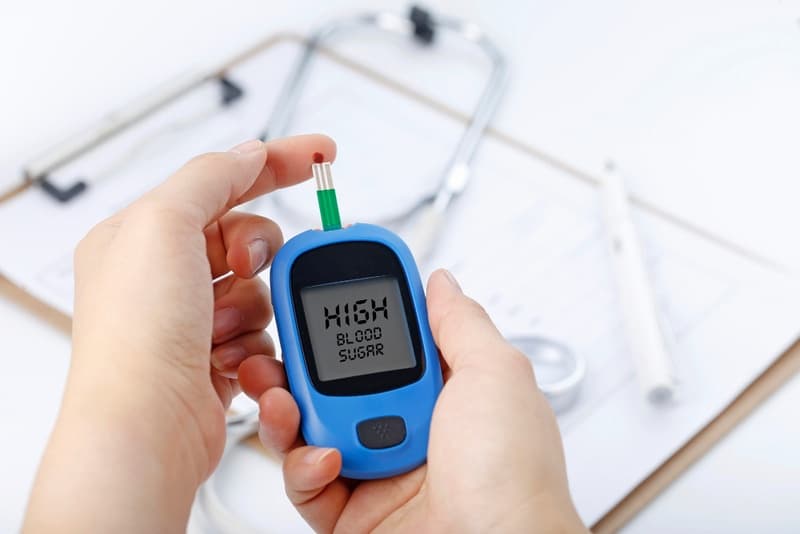 Ce complicație a diabetului poate duce la deces, dacă nu este tratată?