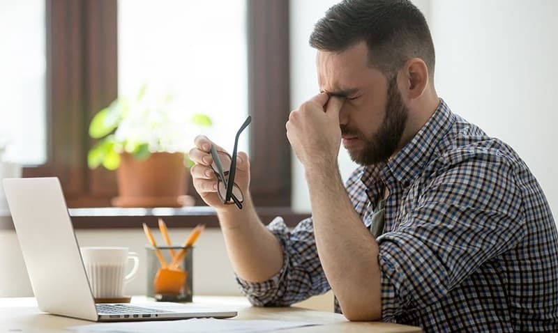Cum să-ți protejezi vederea atunci când lucrezi mult la computer