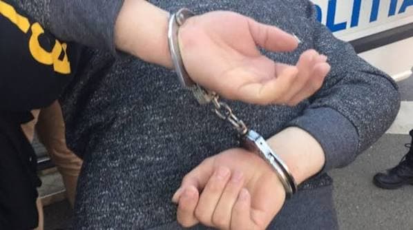 Un bărbat din Dorohoi a ajuns în arest după ce a încălcat ordinul de protecție și a agresat fizic soția
