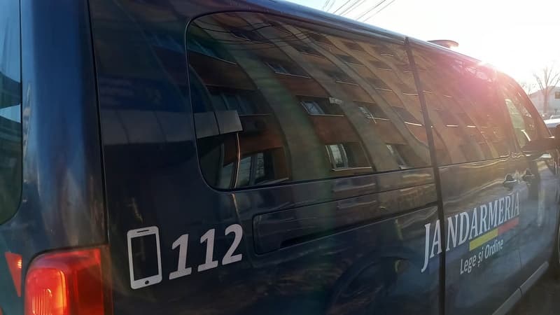 Femeie amendată cu 8.500 lei după zeci de apeluri abuzive la 112 și scandal în miez de noapte