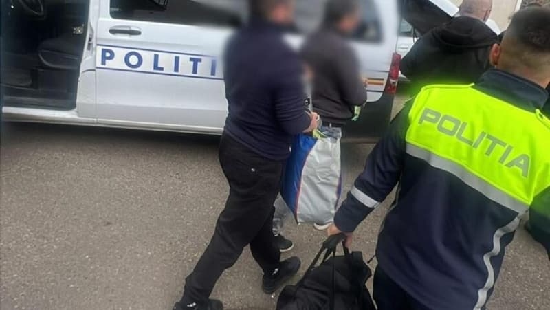 Reținuți 24 de ore pentru comiterea infracțiunii de furt calificat