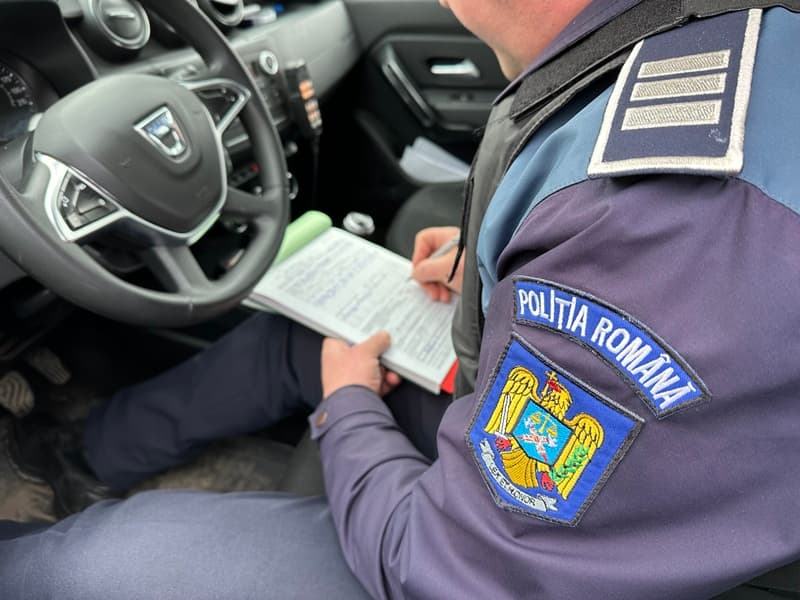 Bărbat cu dreptul de a conduce suspendat depistat la Dersca