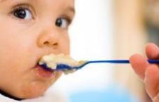 Mâncarea bebeluşi care conţine arsenic şi alte substanţe toxice